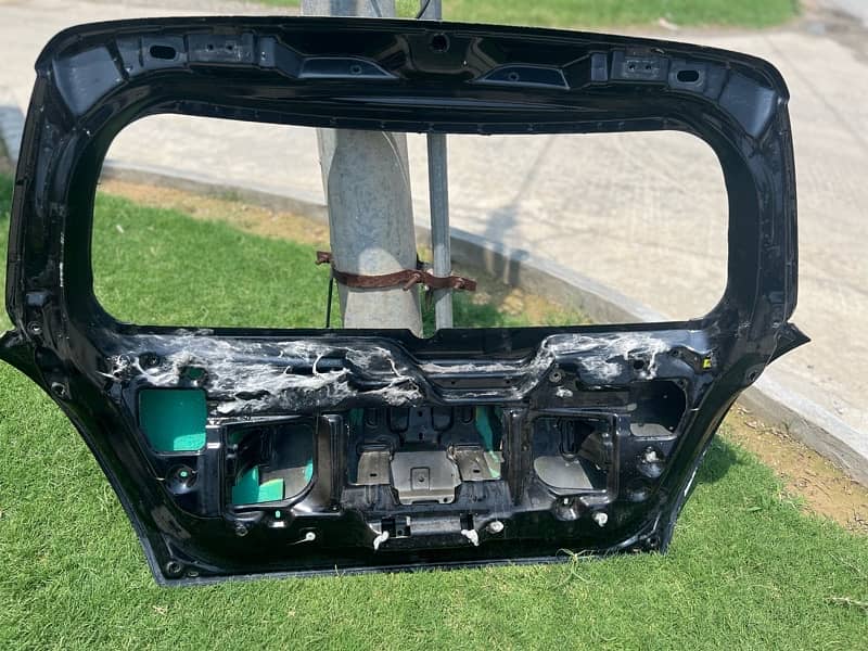 Suzuki swift rear trunk 0