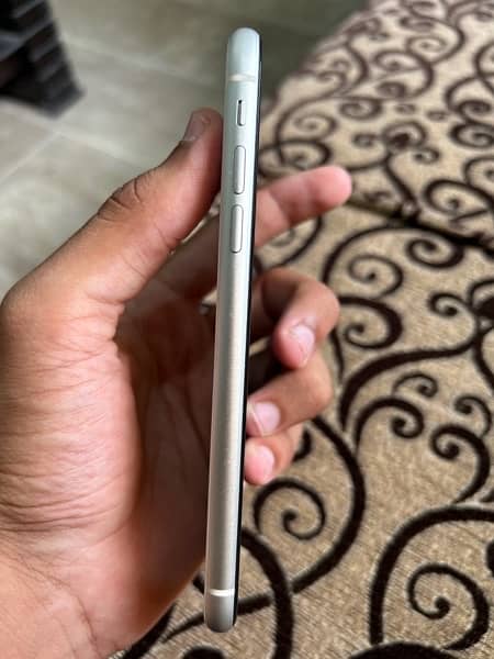 iPhone 11 jv 64gb white colour LLA 6