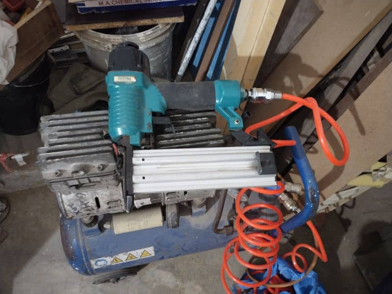 Air compressor with Gun 0