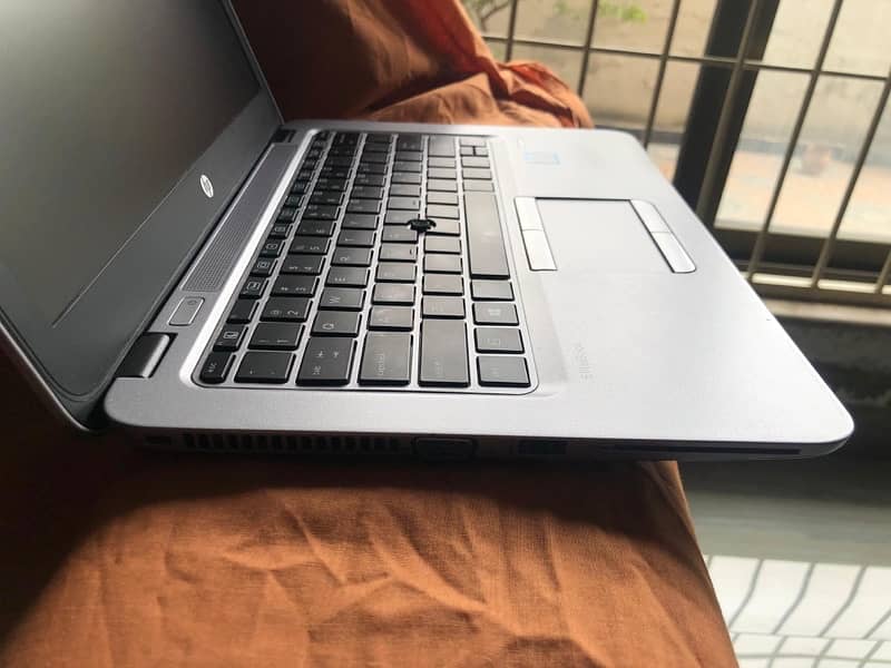 HP Elitebook 820 G3 0