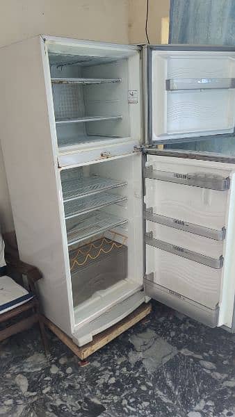 Dawlance fridge in good condition for sale 2