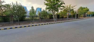 7 marla park face plot available for sale in Gulberg residencia Block F