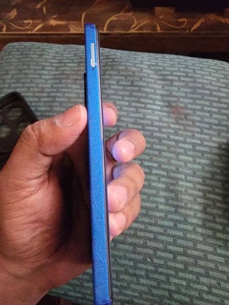 infinix smart 8 4 GB 64GB 10/9 condition Mobile charge satha hai 2