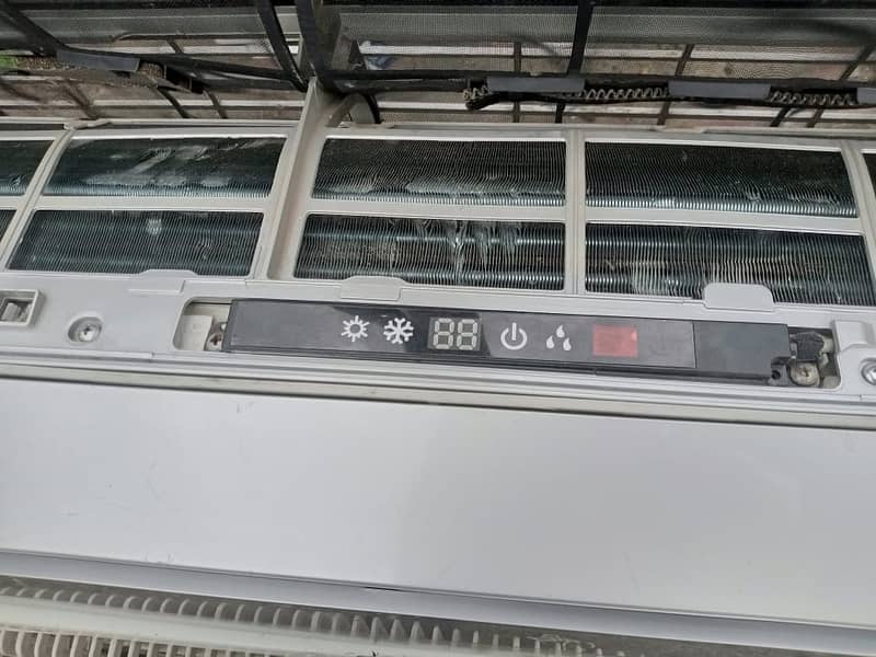 Gree 1.5 ton Inverter ac 2