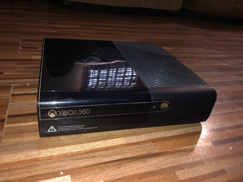 xbox 360 ultra slim 500gb( orginal ) 0