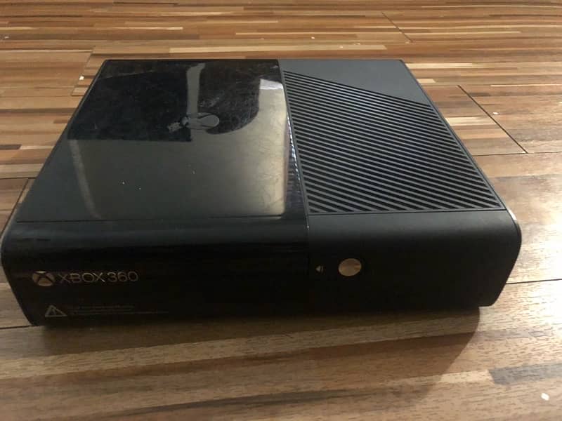 xbox 360 ultra slim 500gb( orginal ) 1