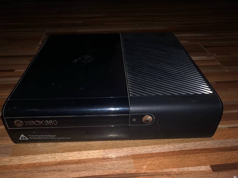 xbox 360 ultra slim 500gb( orginal ) 4