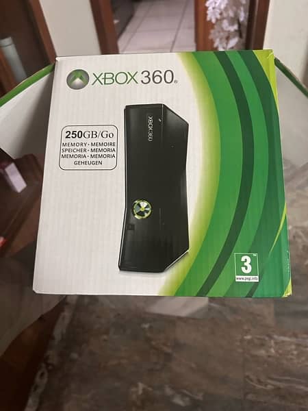 Xbox 360 Slim model 250 GB 0