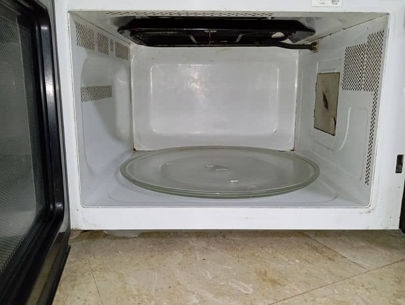 dawlance microwave oven / cooking range 2