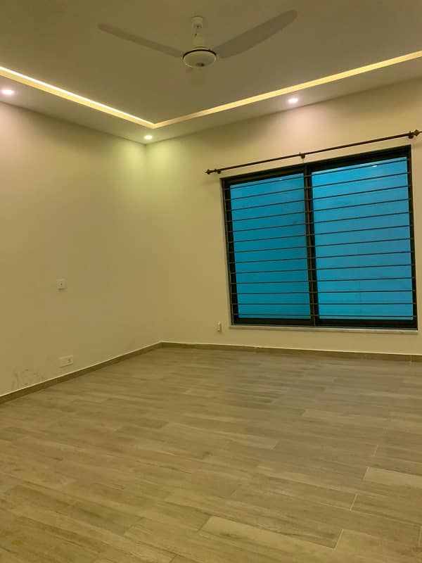 D-12/2 Three Side Open Basement Tiles Flooring For Rent 3