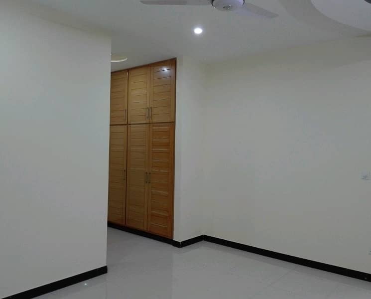 Prime Location 14 Marla Lower Portion available for rent in I-8/2, Islamabad 1