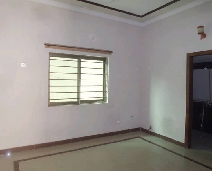 Prime Location 14 Marla Lower Portion available for rent in I-8/2, Islamabad 4