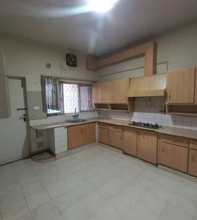 Spacious Prime Location Lower Portion Is Available For rent In Ideal Location Of G-10 4