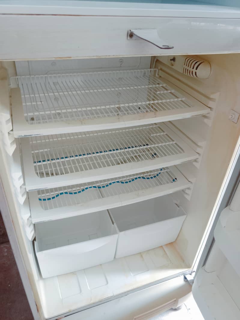 PEL REFRIGERATOR 1