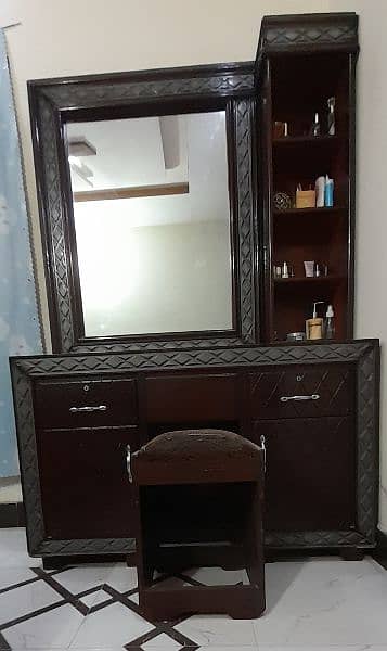 Dressing table with stole 1