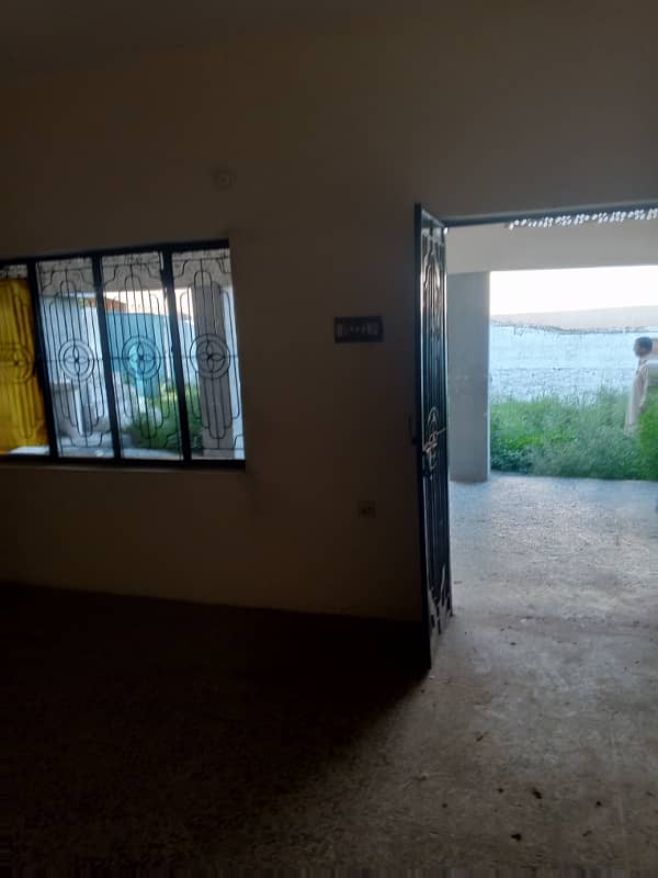 1 kinal 4 Marla farmhouse 3 Bedroom 1 kitchen 1 bath Electricity Meter GAS Meter Boring water main Road Demand 1.40 Registry intkal Tahir Khan 03115850472 10