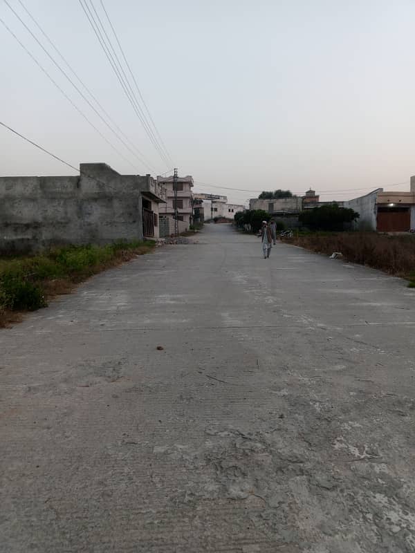 3 LACK PR MARLA PLOT 3.50 lack 4 Lack Sy likar 8 LACK Tak Plot Available 03115850472 Registery intiqal Electricity GAS Water sewerage Taramri Sy 10 mint Nilor Islamabad 30 Foot Gali 20 Foot 40 Foot Tahir Khan 03115850472 5