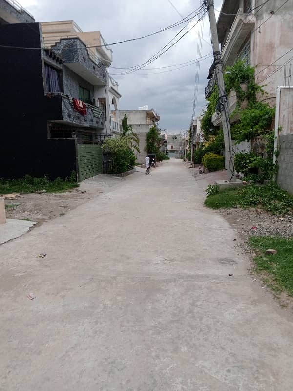 3 LACK PR MARLA PLOT 3.50 lack 4 Lack Sy likar 8 LACK Tak Plot Available 03115850472 Registery intiqal Electricity GAS Water sewerage Taramri Sy 10 mint Nilor Islamabad 30 Foot Gali 20 Foot 40 Foot Tahir Khan 03115850472 12