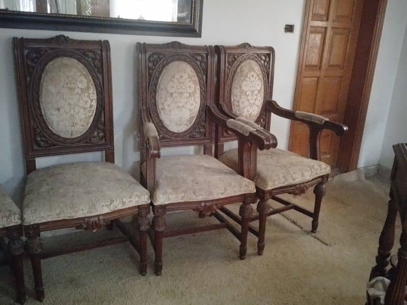 6 dining chairs. condition 9/10 0