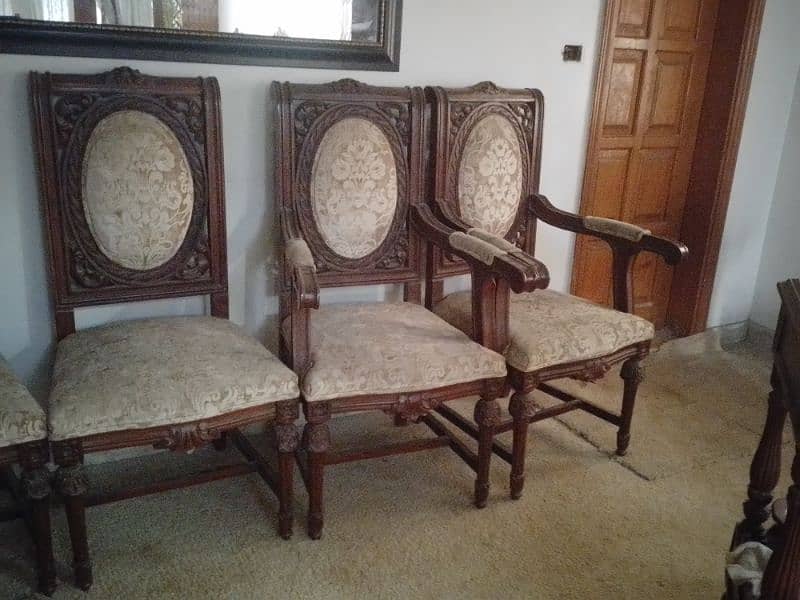 6 dining chairs. condition 9/10 1