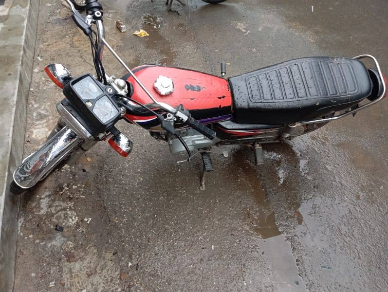 honda 125 black colour condition smachi hai 0