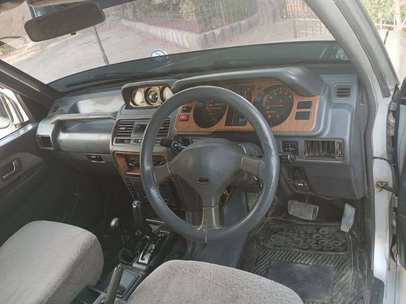 Mitsubishi Pajero 1993 12