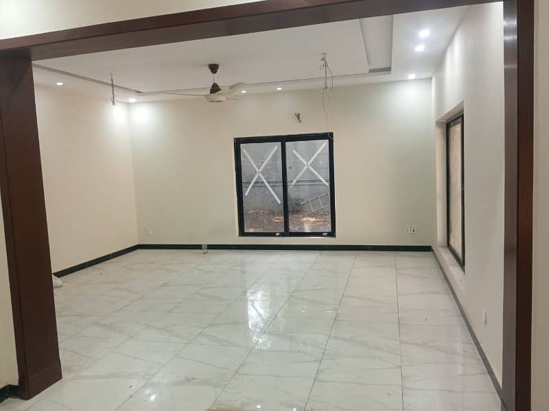 F6 New 2 Kanal Lush House For Rent 6