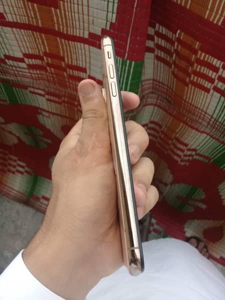iPhones xs max for sale panel and battery charger back camera ni calta 3