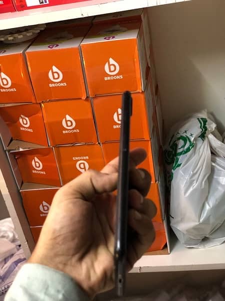 iPhone 7 Plus 128gb pta approved 9.8 condition battery Change hai 2