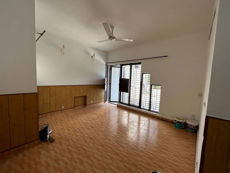 Upper Portion For Rent in i-8/3 Islamabad 3