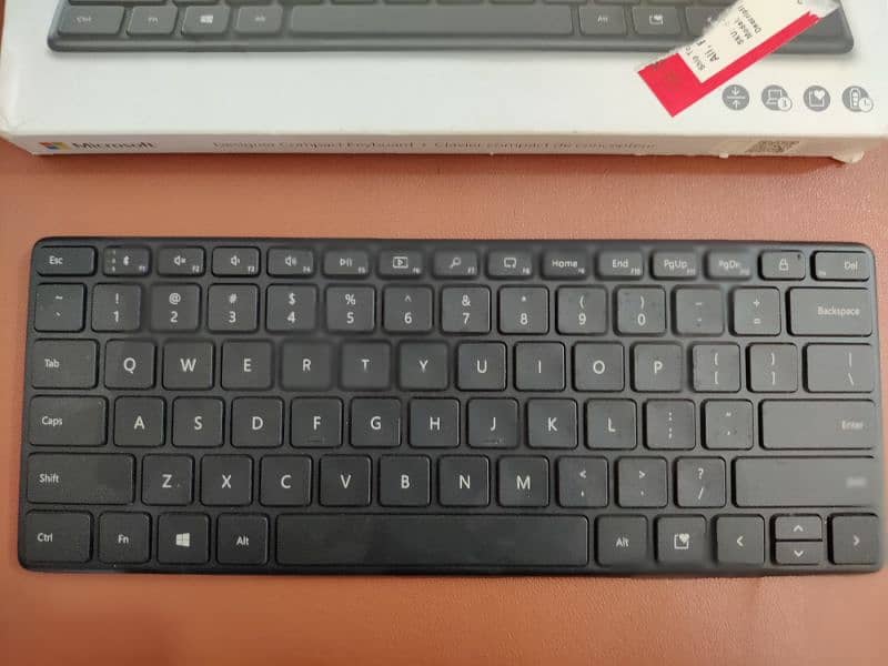 Keyboard (Bluetooth) - Microsoft Designer Compact Keyboard 1
