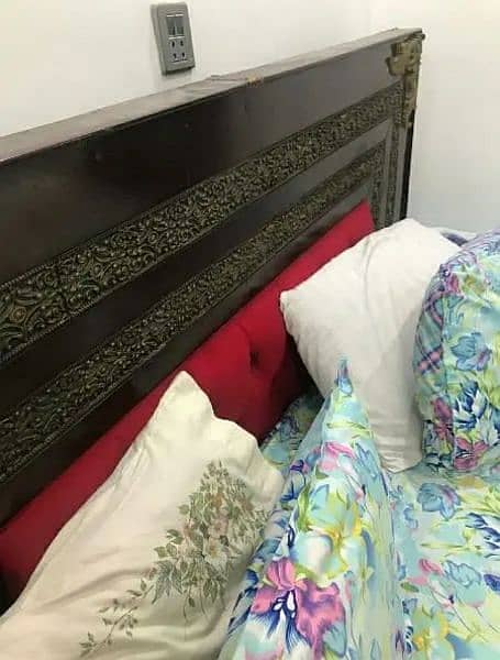 Bed In Good condition with Mattress and side Tables 3