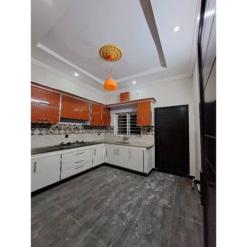 Beautiful Ventilated 10 Marla Double Unit House Available For Rent 2