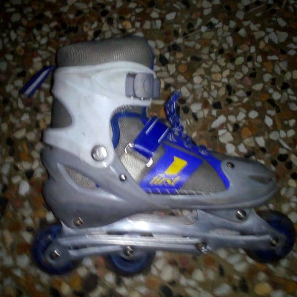 adjustable skates for boys. it's for sell 3