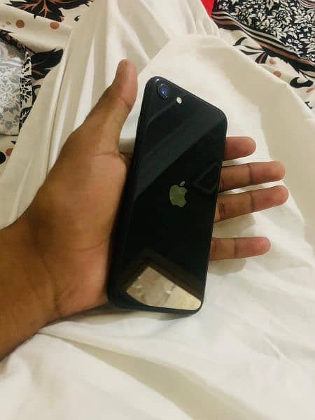 Iphone Se 2020 with full box and charger 5