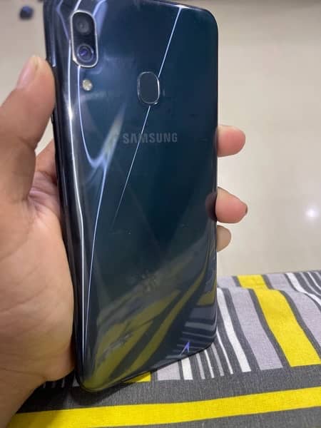 Samsung Galaxy A30 0