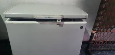 PELL deep freezer used  jo condition ha samna ha  pics ma