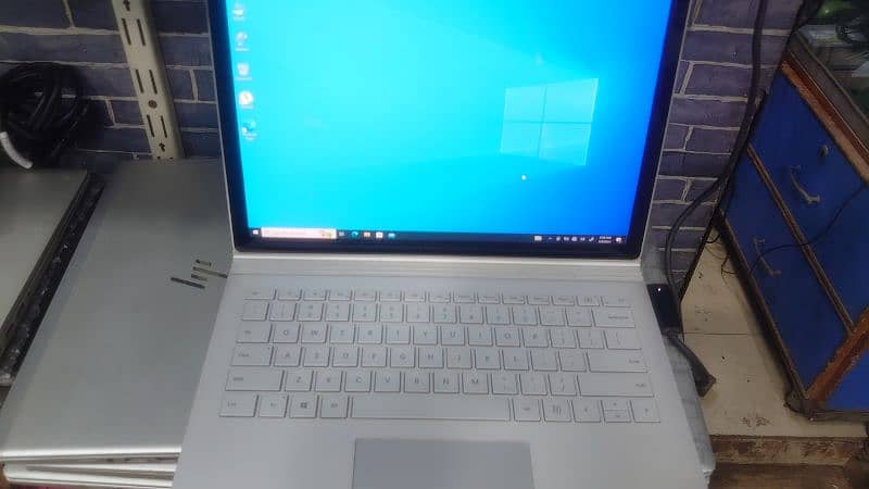 Microsoft Surface Book 2