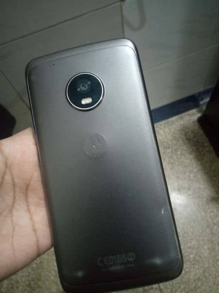 moto e5 1