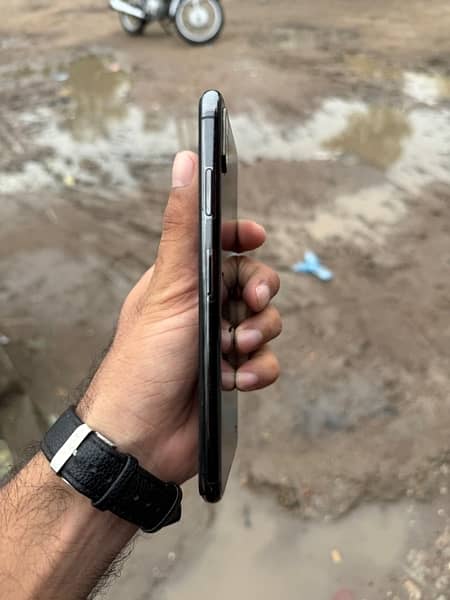 IPHONE  XS MAX 8