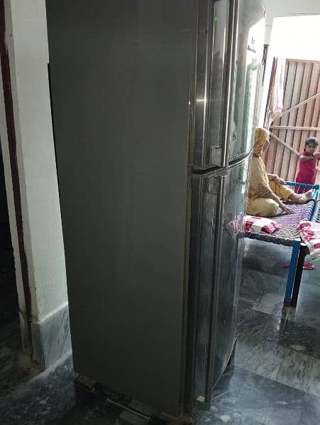 downlance ki fridge hai full size 1