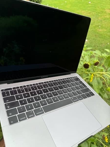 Apple Macbook pro 2016, 13” Display, Core i7, 16 gb RAM 512 gb SSD 3