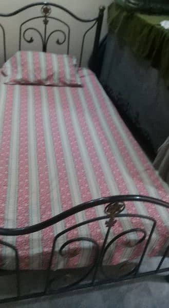 2 iron bed mint condition full size with matress 0
