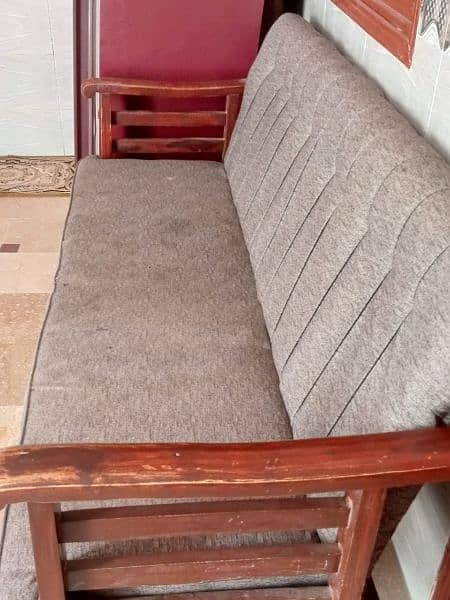 3 sofa bads and bilkul oaky  use ma new condition 0