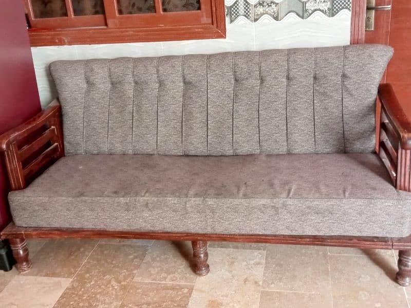 3 sofa bads and bilkul oaky  use ma new condition 3