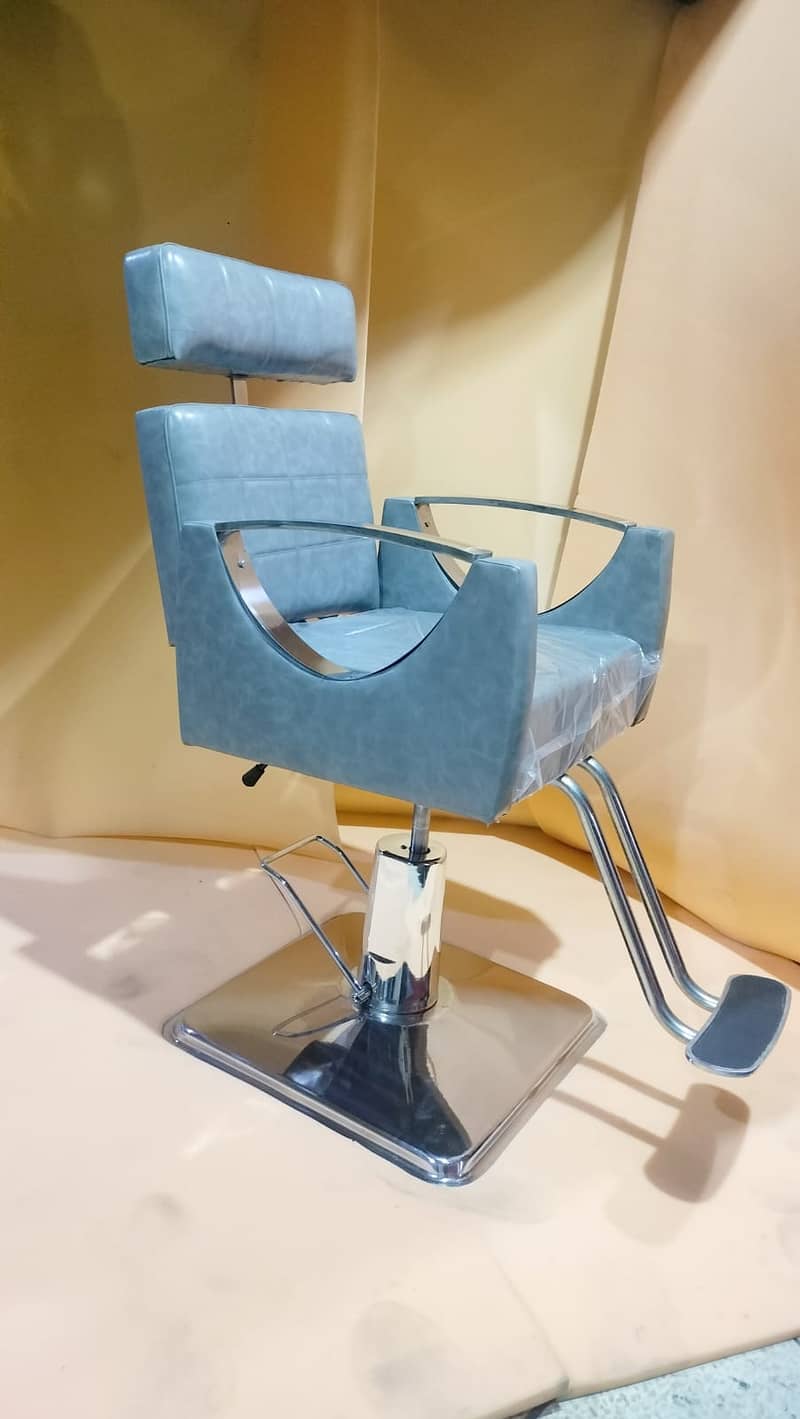 Stylish and Comfortable Saloon Chairs for Sale 10