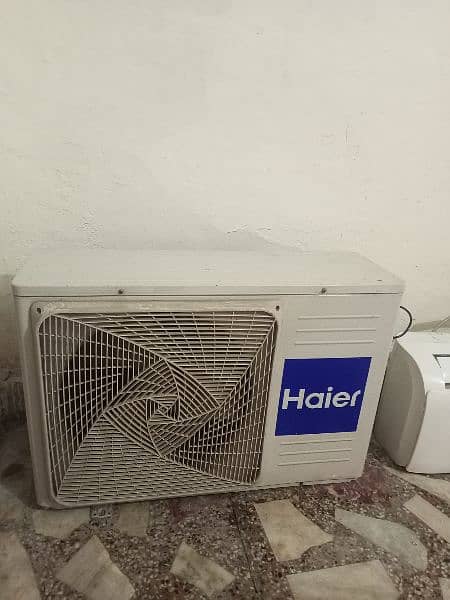 Hier 1.5 ton split ac ( non inverter) 8