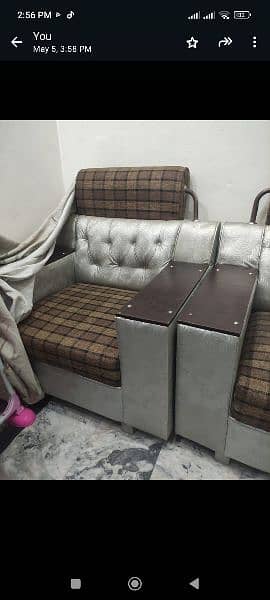 sofa for sale in new condition 3