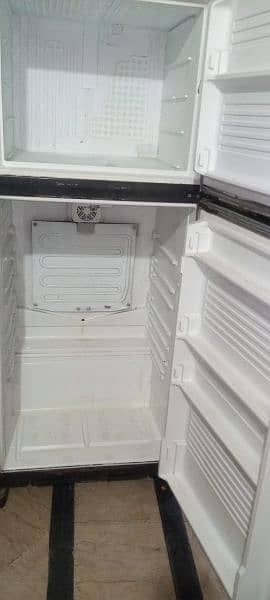 Dawlance medium size genuine fridge working condition 0