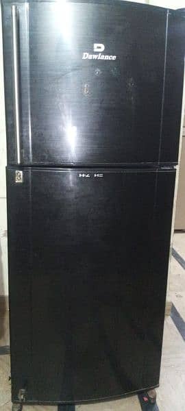 Dawlance medium size genuine fridge working condition 3